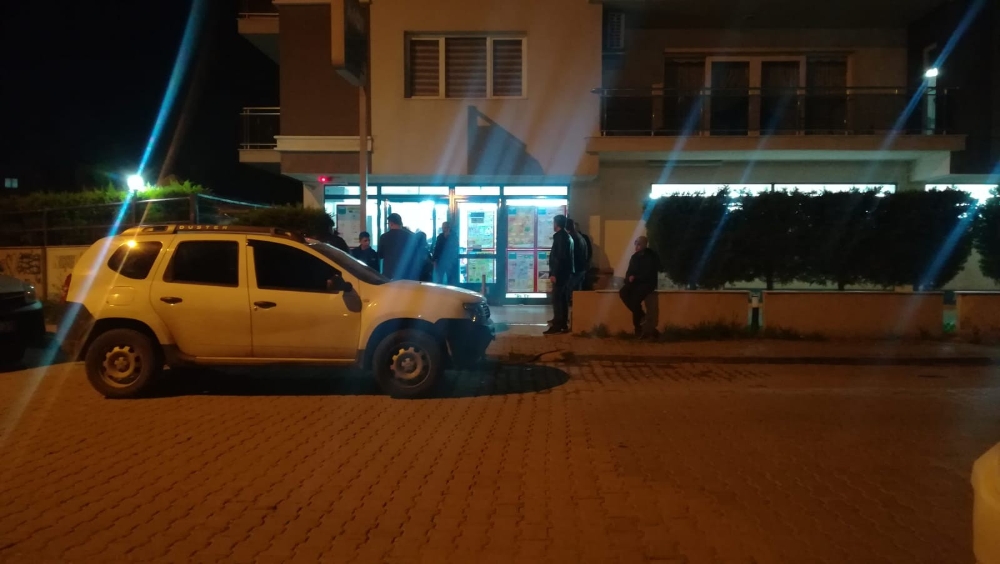 İzmir’de markette silahlı soygun