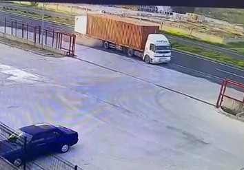 İzmir’de meydana gelen feci kaza kamerada
