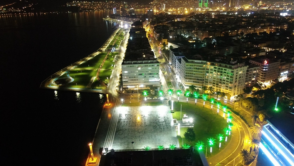 İzmir’de sessiz yeni yıl akşamı