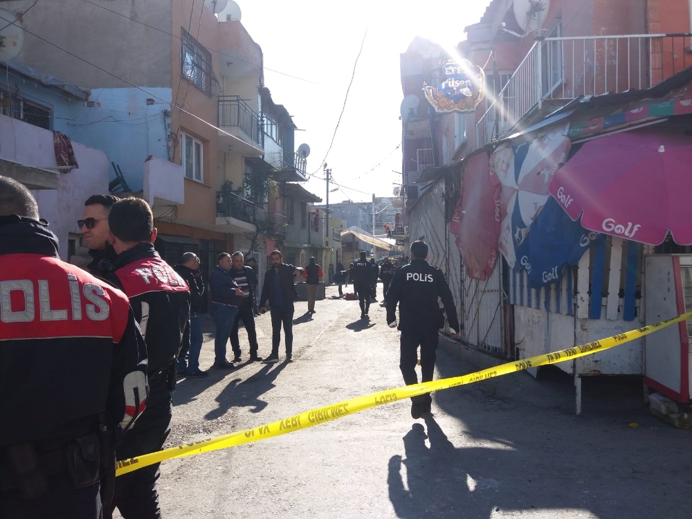 İzmirde Silahlı Kavga: 10 Yaralı, 6 Gözaltı