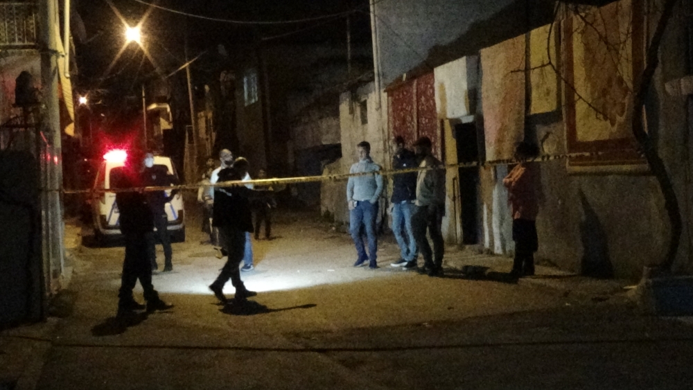 İzmir’de silahlı saldırganlar 2 çocuğu yaraladı