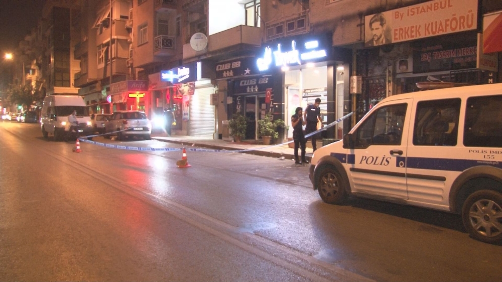 İzmir’de silahlı saldırıdan kaçan kişiler fırına sığındı