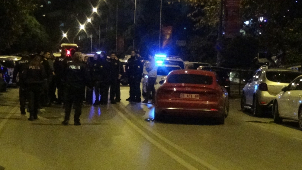 İzmirde Silahlı Saldırının Ortasında Kalan 2 Kişi Öldü