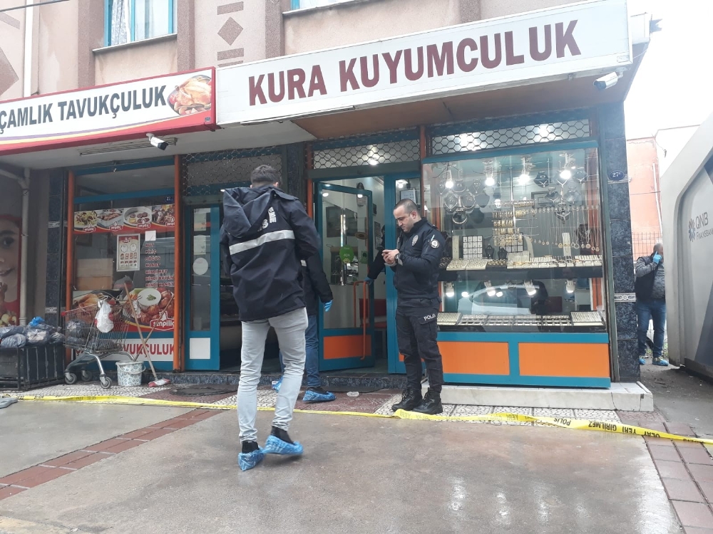 İzmirde Soyguncu Dehşeti: 2 Yaralı