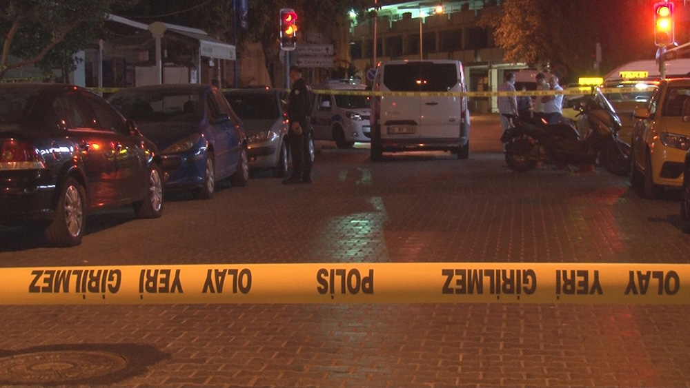 İzmir’de taksi durağında silahlı kavga: 1’i ağır 4 yaralı