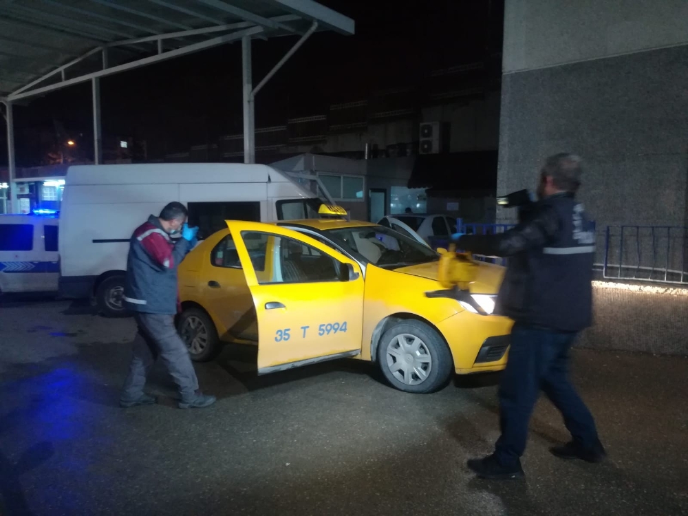 İzmir’de taksi şoförünü bıçaklayıp aracını kaçırdılar