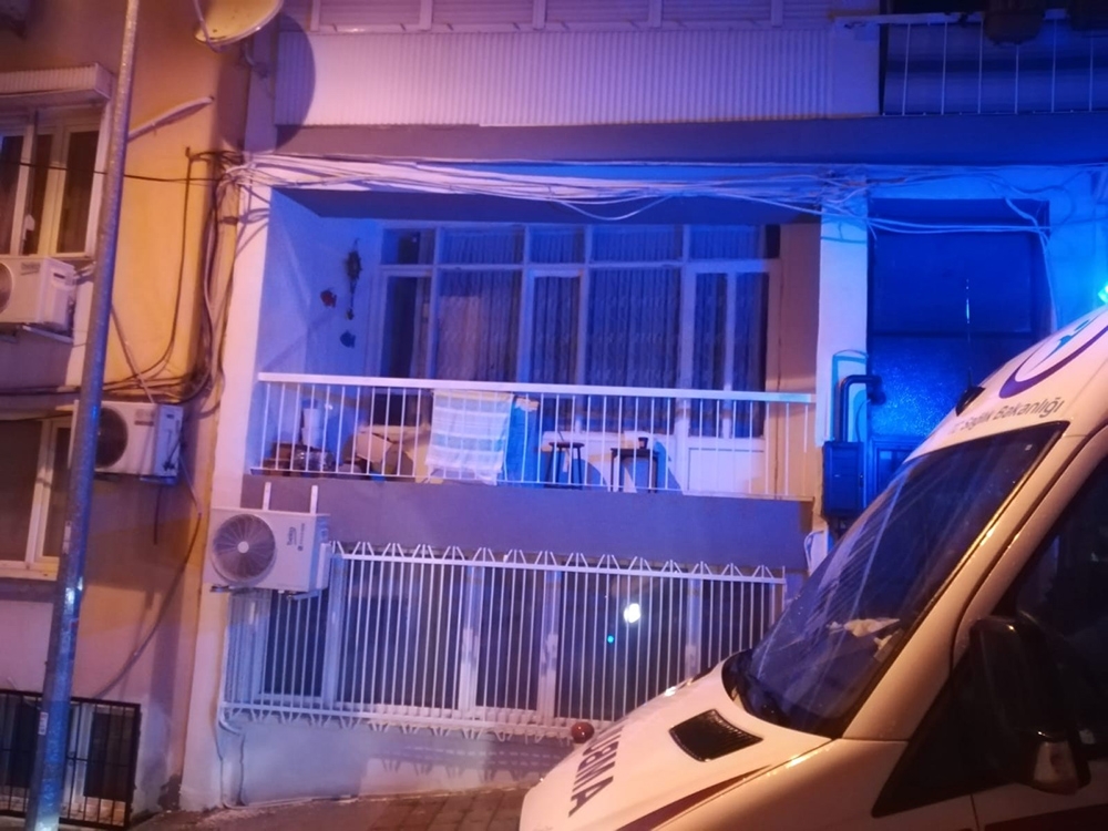 İzmir’de yakayı ele veren hırsızlar ev sahibini bıçakladı