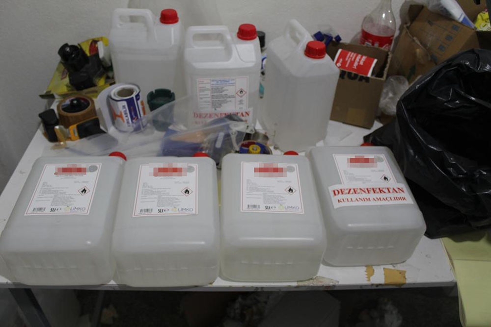 İzmir’de yılbaşı öncesi büyük operasyon: 21 ton sahte alkol ele geçirildi