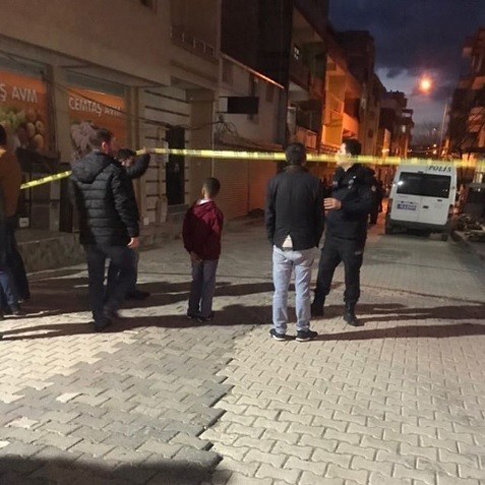 İzmir’deki çifte cinayette komşu şüphesi