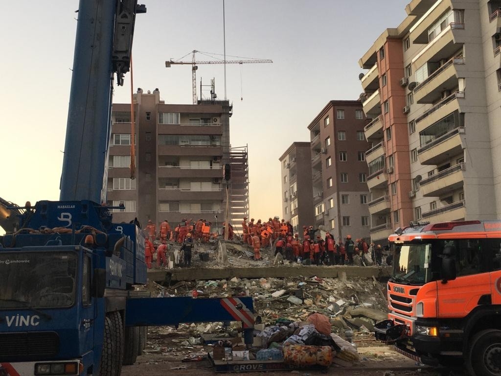 İzmir’deki depremde yıkılan Rızabey Apartmanı ile ilgili tutuklu sayısı 2’ye yükseldi