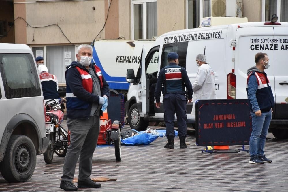 İzmir’deki korkunç cinayet kamerada