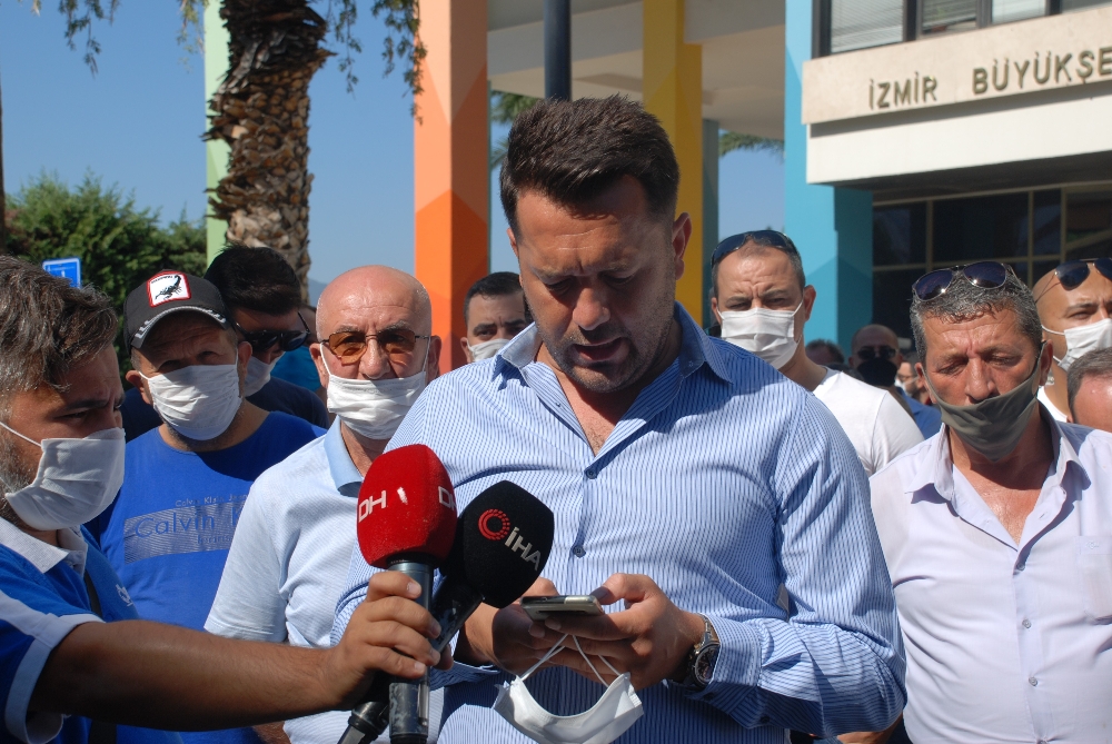 İzmirli servisçilerden Büyükşehir önünde ’S Plaka’ eylemi