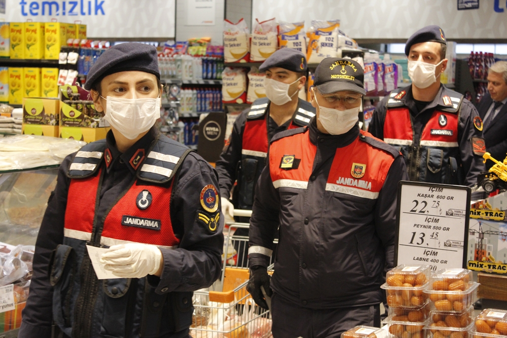 Jandarma birimleri 65 yaş üstü vatandaşların istek ve taleplerini yetiştirmeye çalışıyor