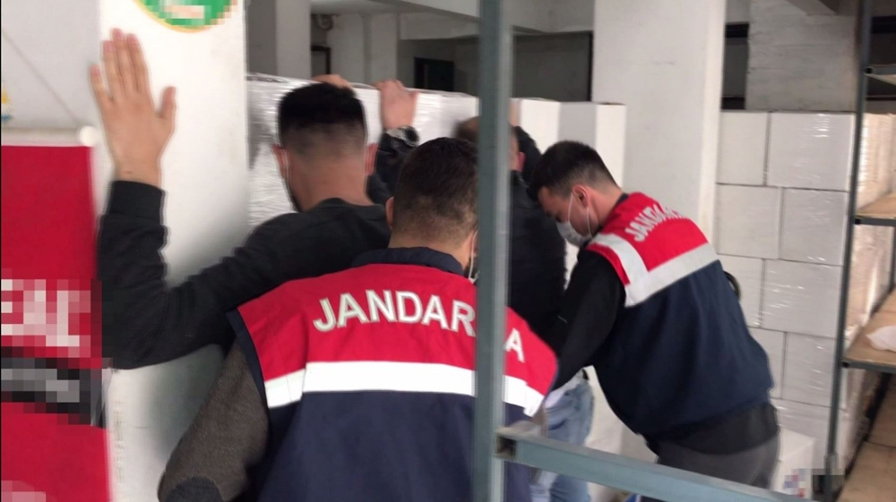 Jandarmadan filmleri aratmayan kaçak etil alkol operasyonu