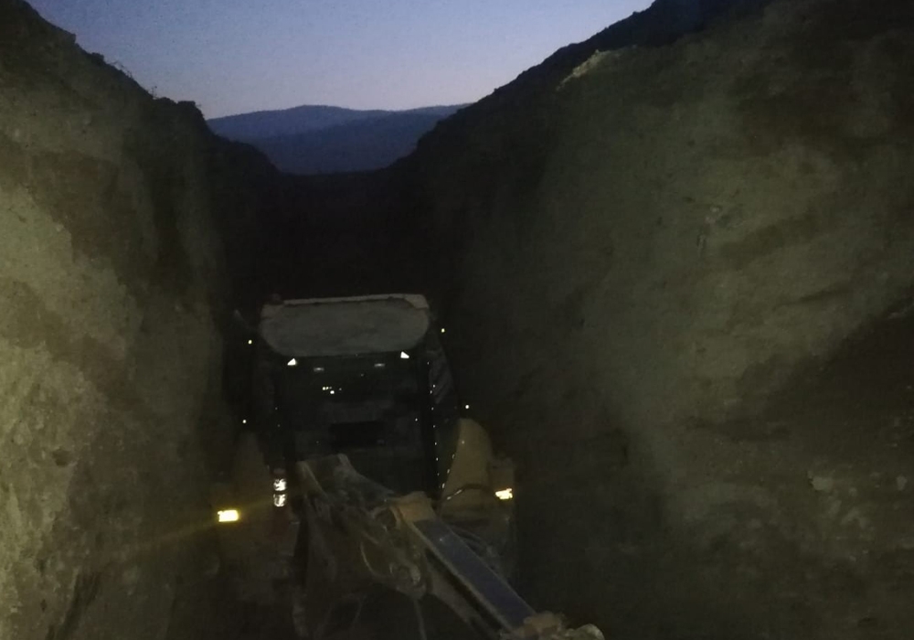 Jandarmadan İş Makineli Kaçak Kazıya Suçüstü: 8 Gözaltı
