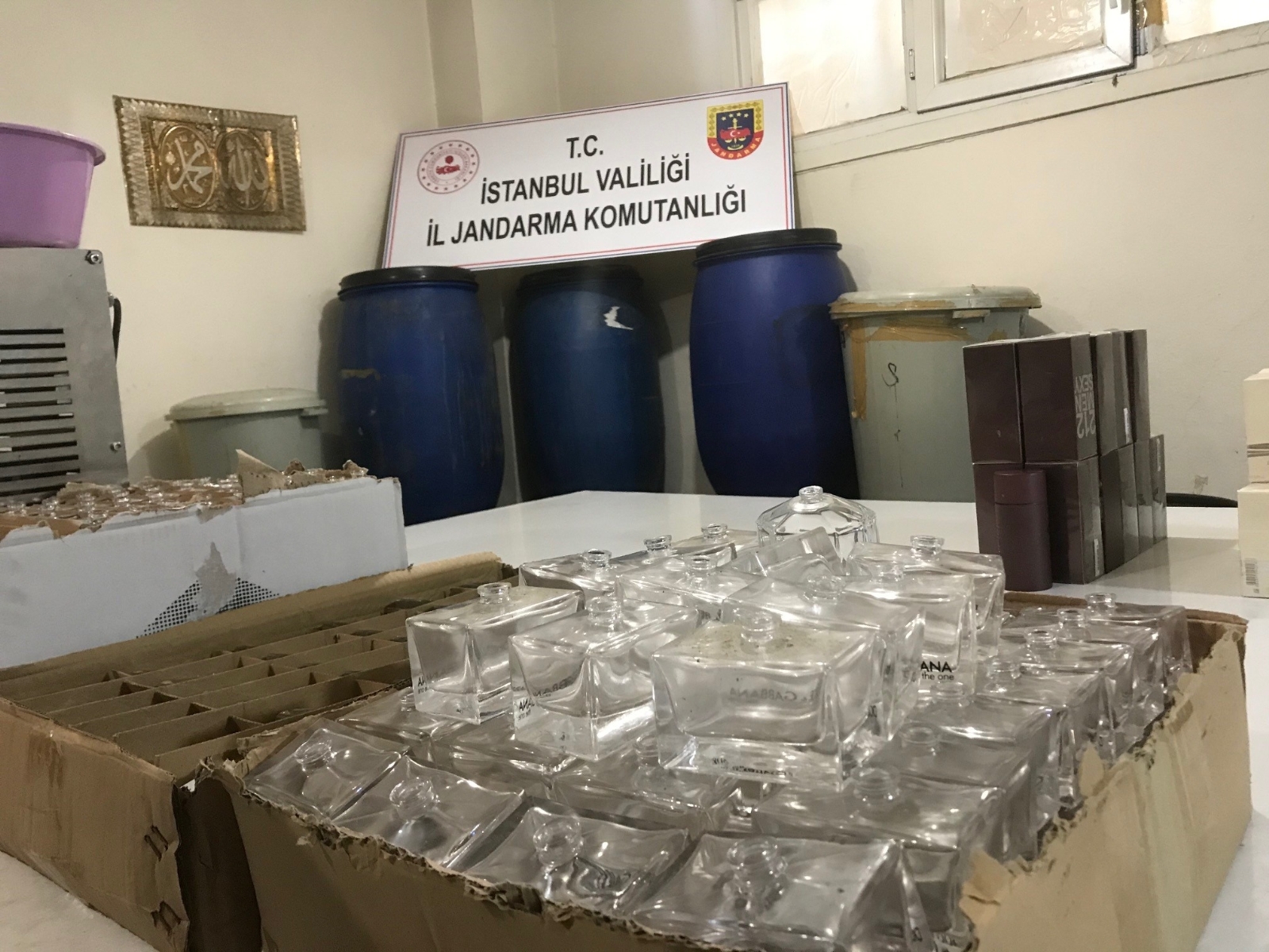 Jandarmadan sahte parfüm üretim tesisine operasyon