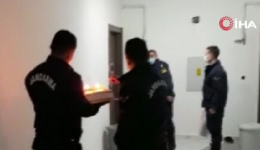 Jandarmadan şehit oğluna sürpriz doğum günü
