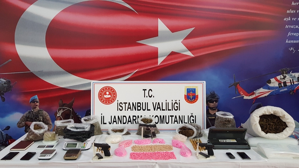 Jandarma’dan zehir tacirlerine geçit yok