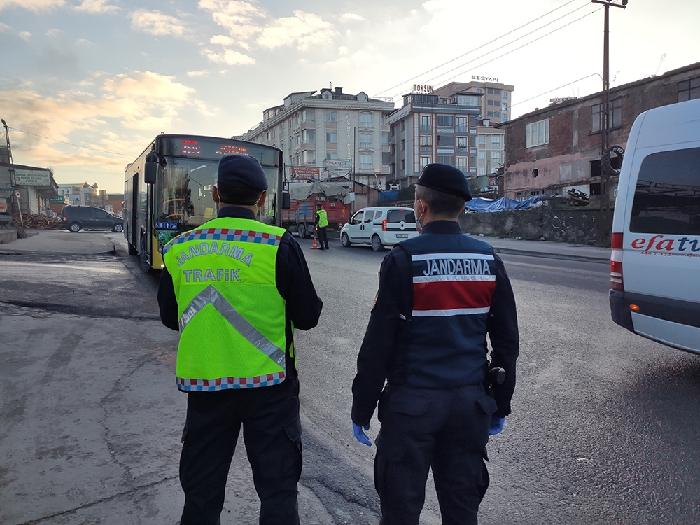 Jandarmanın ‘HES’ kodu denetiminde temaslı kişi otobüste tespit edildi