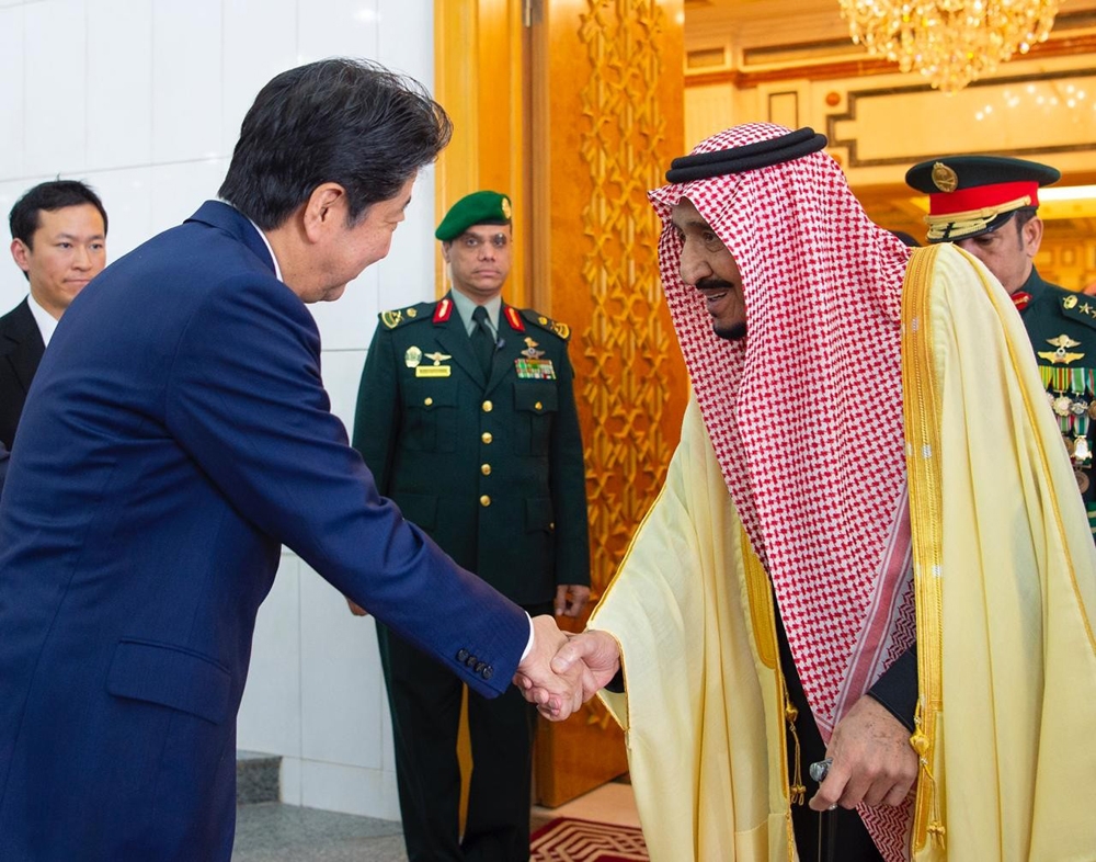Japonya Başbakanı Abe, Suudi Kralı Selman ile görüştü