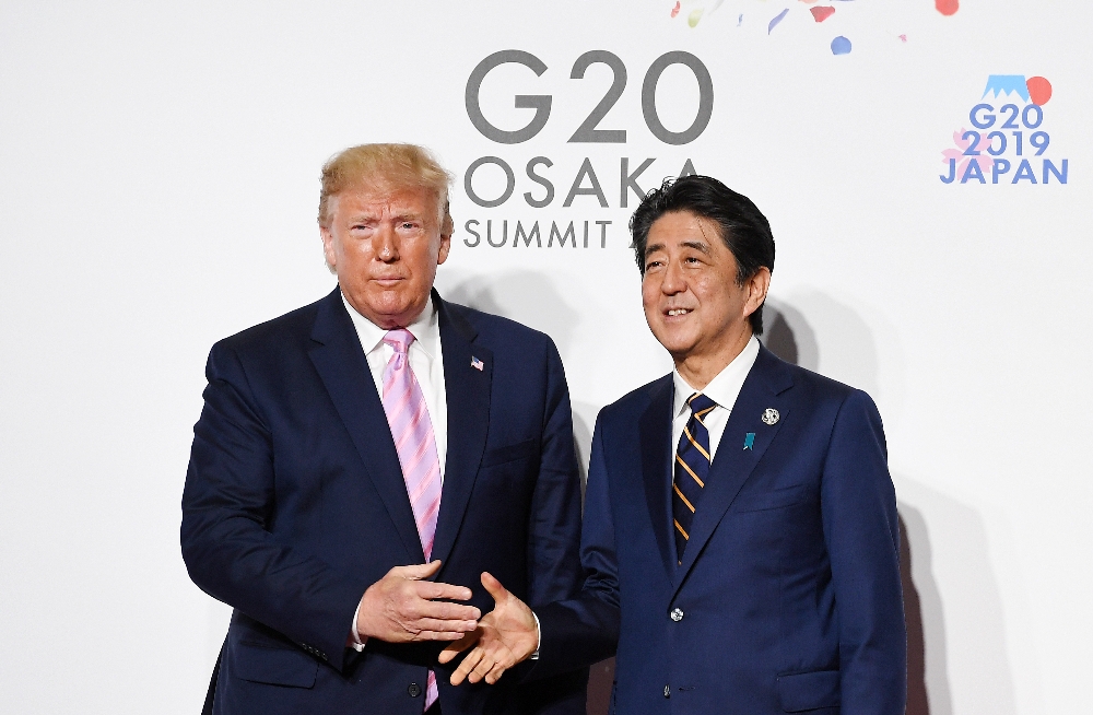 Japonya Başbakanı Abe ve ABD Başkanı Trump’tan istifa görüşmesi