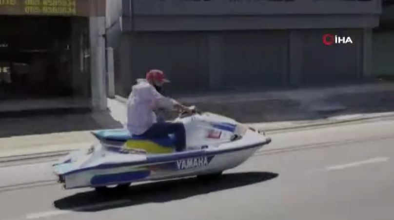 Jet skiye teker taktı otobana çıktı
