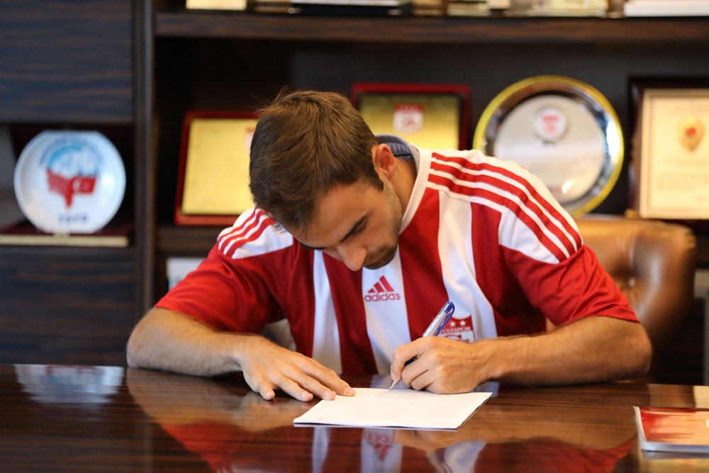 Jorge Felix Sivasspor’a imzayı attı