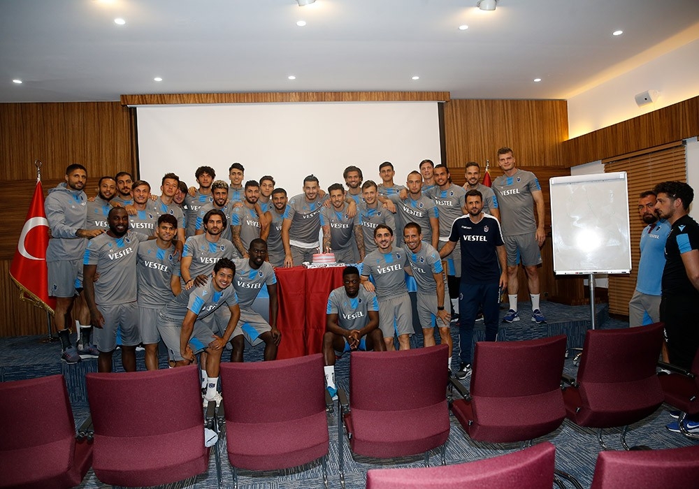 Jose Sosa’ya doğum günü kutlaması