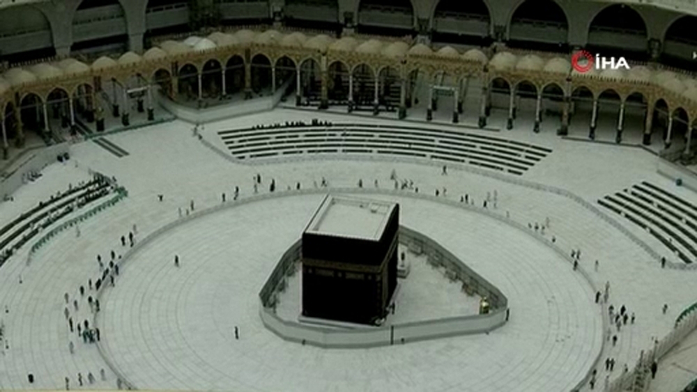 Kabe’nin örtüsü değiştirildi