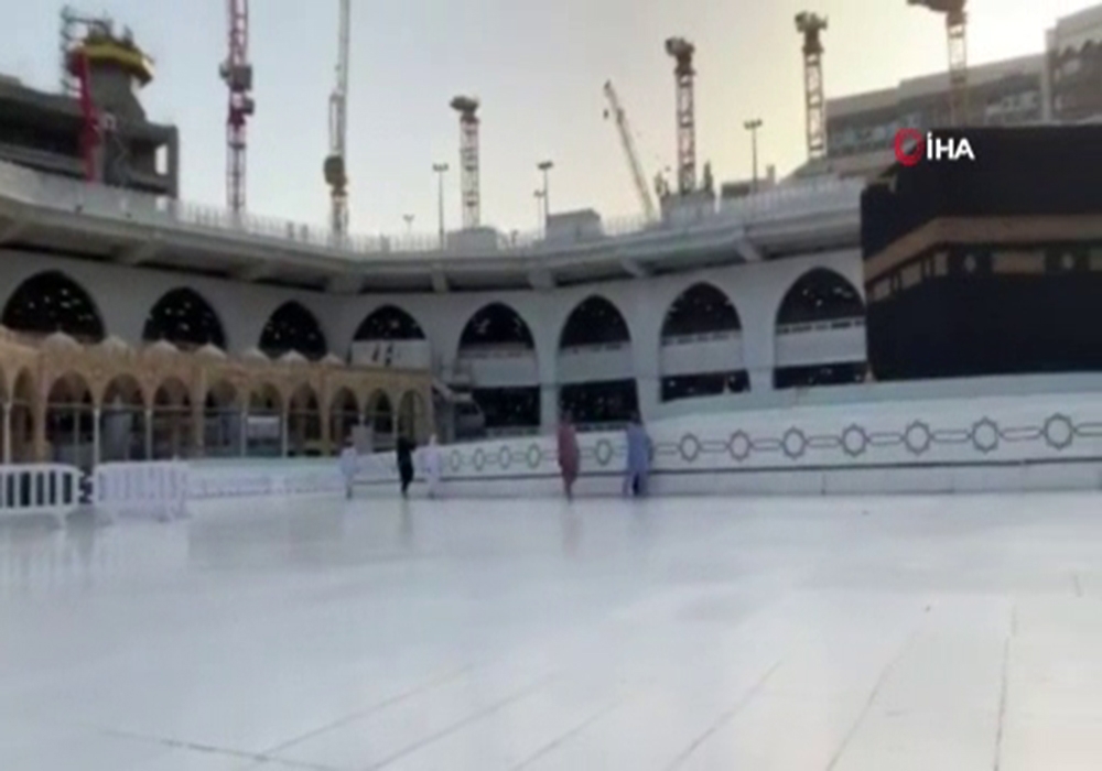 Kabe’nin tavaf edilmesine izin verildi