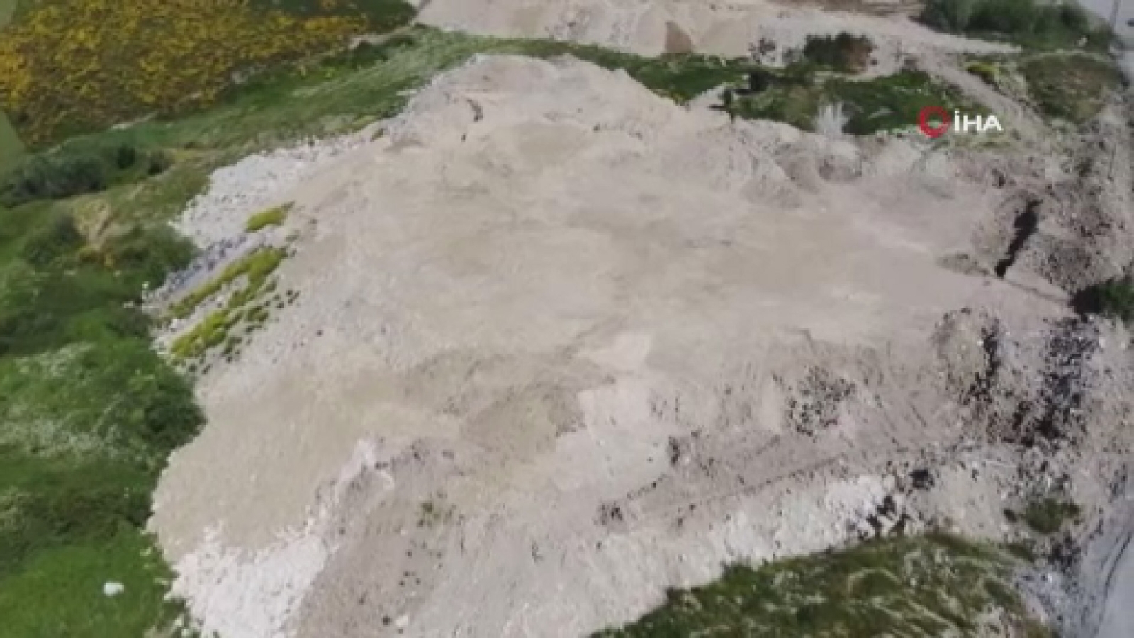 Kaçak hafriyat terörü devam ediyor, dün zabıta memurlarını dövdüler bugün döküme devam ettiler