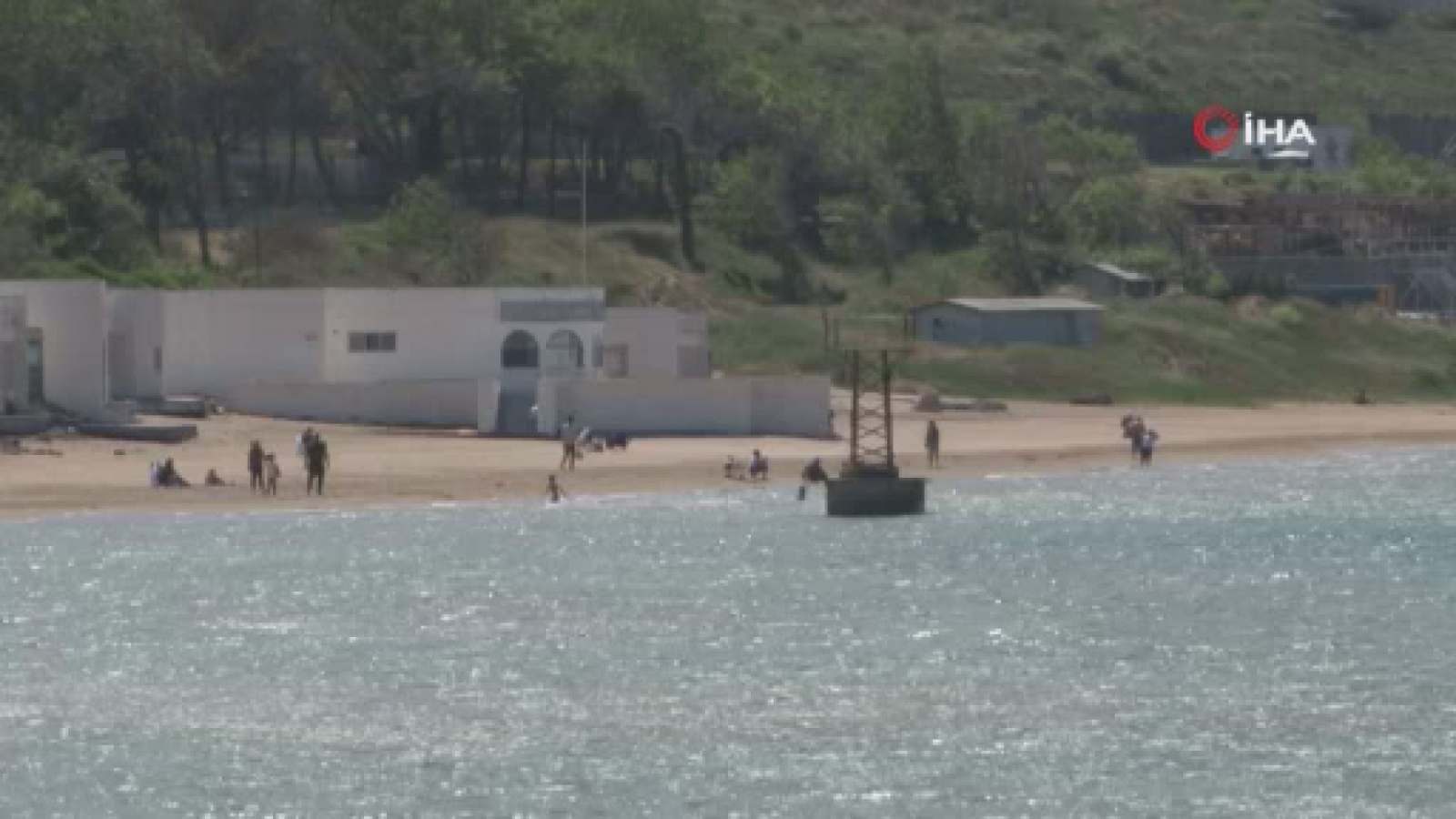 Kademeli normalleşmenin ilk gününde denize girdiler