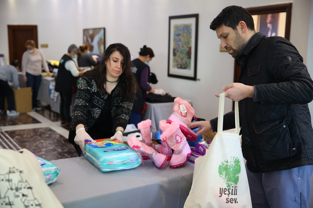 Kadıköy, depremin ardından yaraları birlikte sarıyor