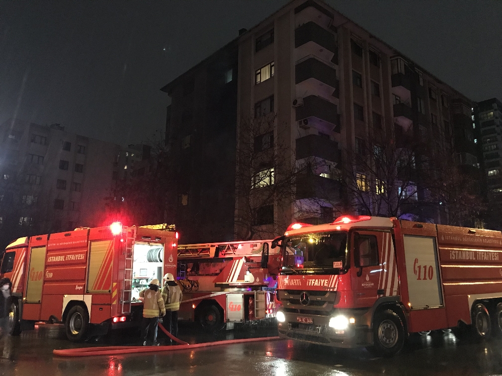 Kadıköy’de korkutan patlama: Kısıtlamada mahalleli sokağa döküldü
