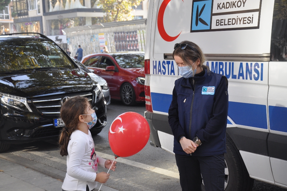 Kadıköy’de korona virüse ambulansla farkındalık