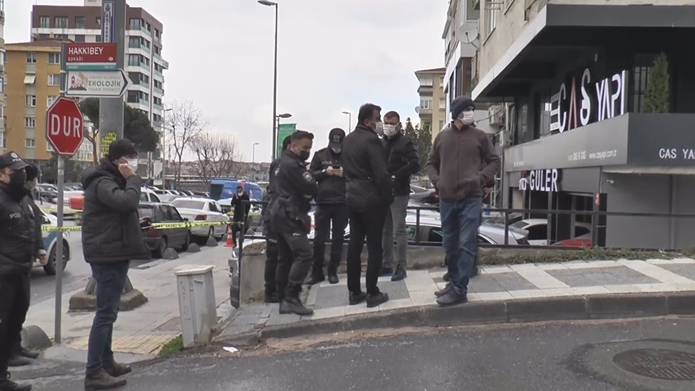 Kadıköy’de oto galeriye kurşun yağdırdı