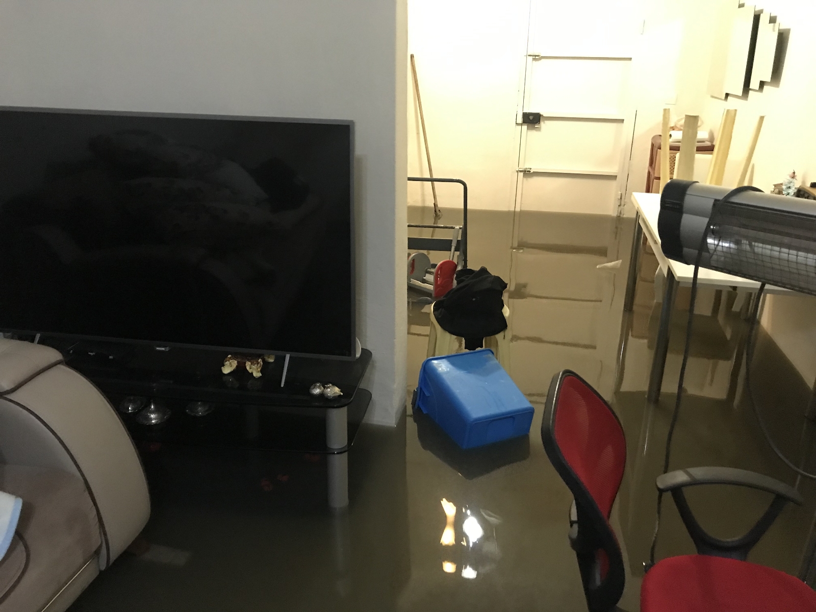 Kadıköy’de sağanak nedeniyle 3 evi su bastı