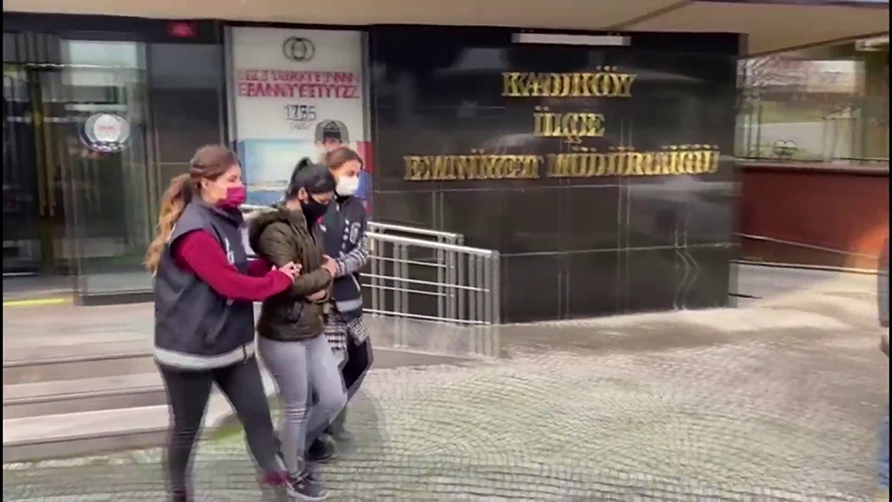 Kadıköy’de yaşlı kadına şiddet uygulayan bakıcı gözaltına alındı