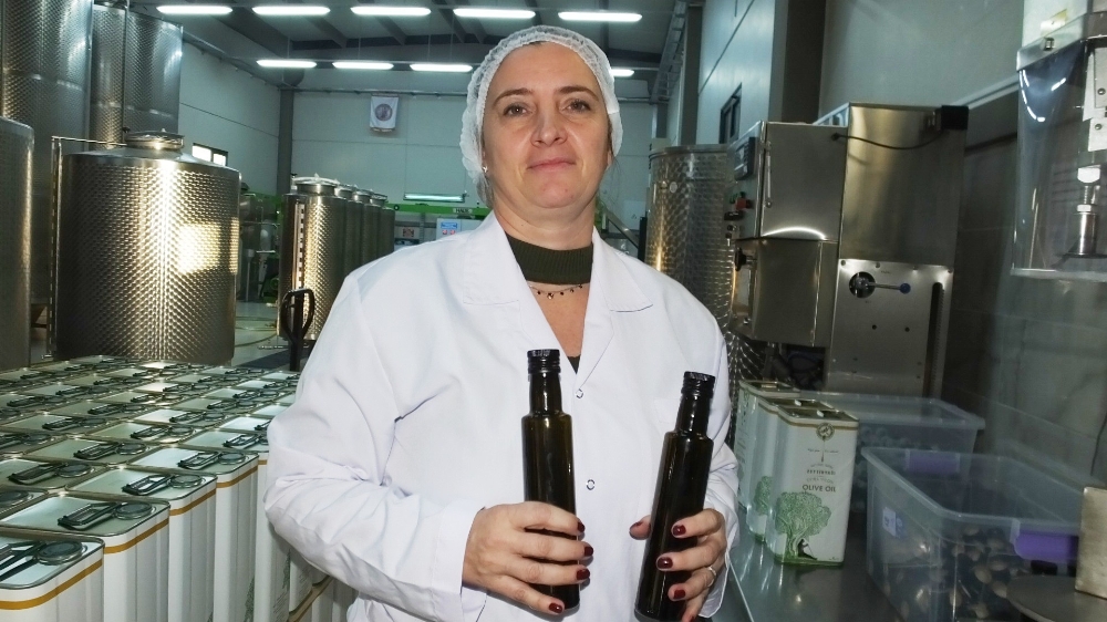 Kadın Öğretmen Fabrikatör Oldu, Ödüllü Zeytin Yağları Üretti