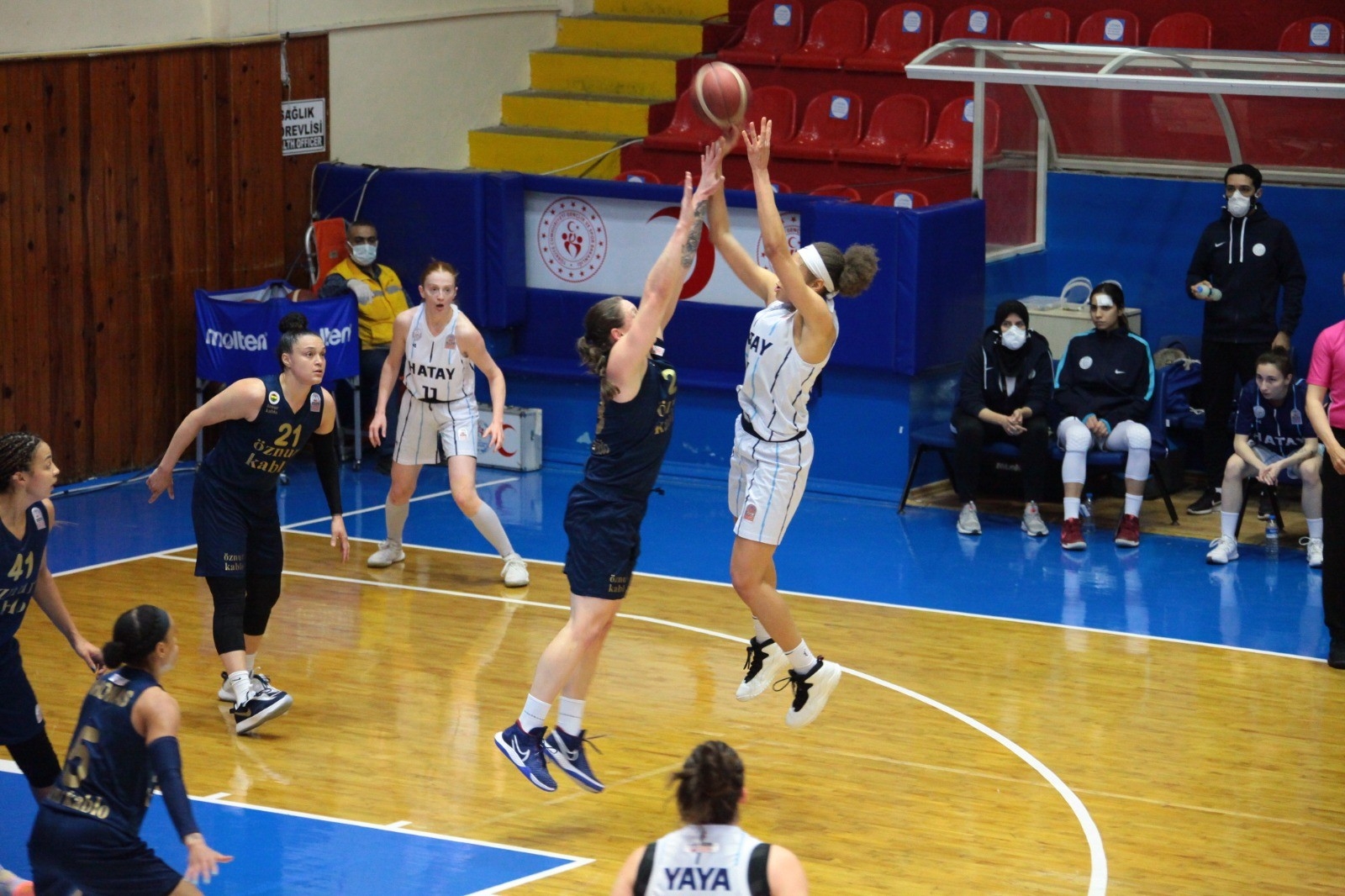 Kadınlar Basketbol Ligi: Hatay Büyükşehir Belediyespor: 70 - Fenerbahçe Öznur Kablo: 91