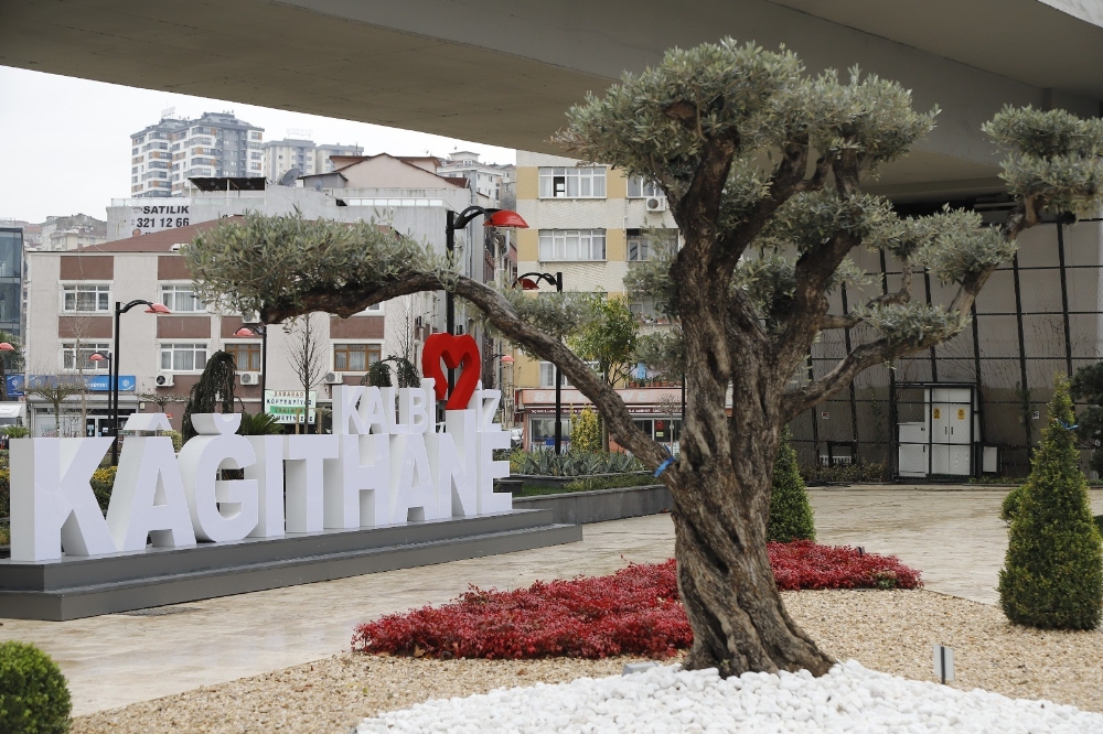 Kağıthane Meydanı düzenlenen törenle açıldı