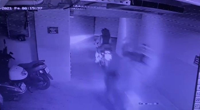 Kağıthane’de 2’si kız 4 motosiklet hırsızı kamerada