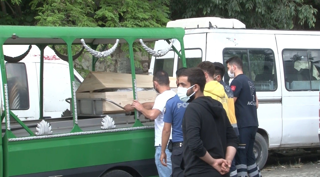 Kağıthane’de bir esnaf aracında ölü bulundu
