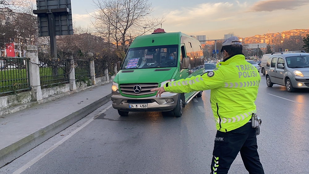 Kağıthane’de minibüslere denetim