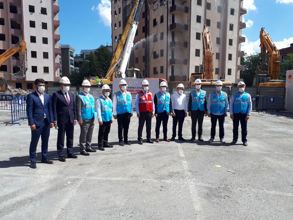 Kağıthane’de riskli bulunan binaların yıkımına başlandı
