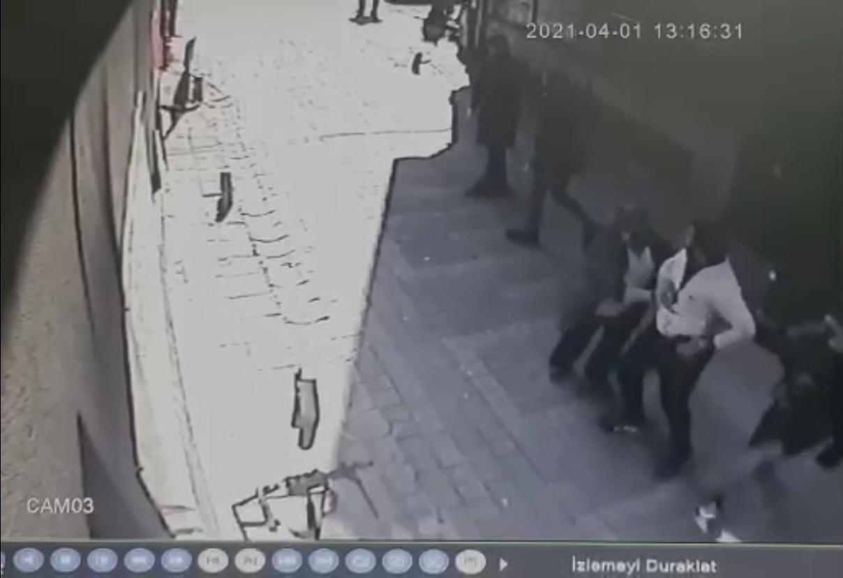 Kağıthane’de silahlı dehşet kamerada