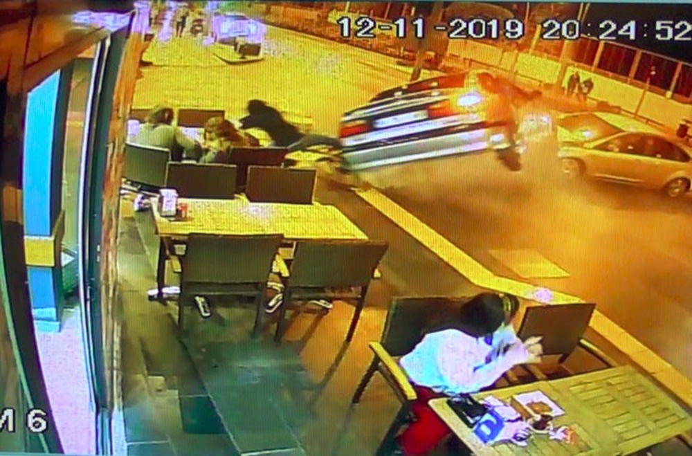 Kaldırımda Bekleyen Bisikletli Dehşeti Yaşadı