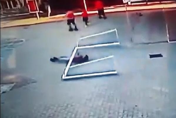 Kale direğinin altında böyle kaldı