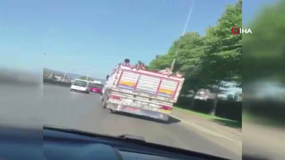 Kamyon kasasında çocukların tehlikeli yolculuğu