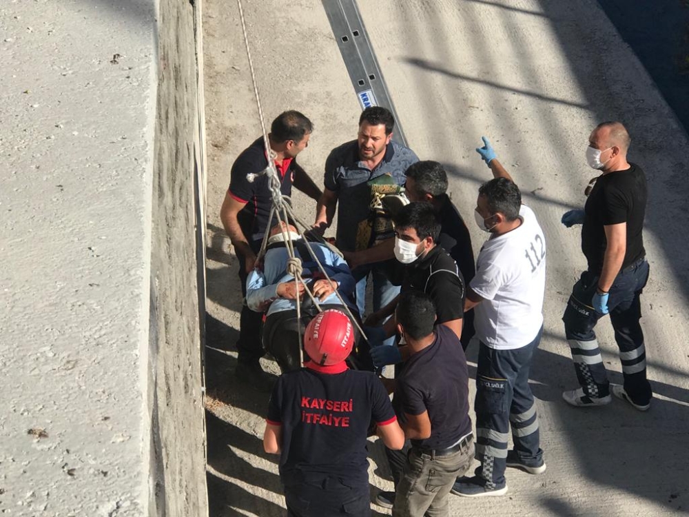 Kanala uçan otomobilde can pazarı